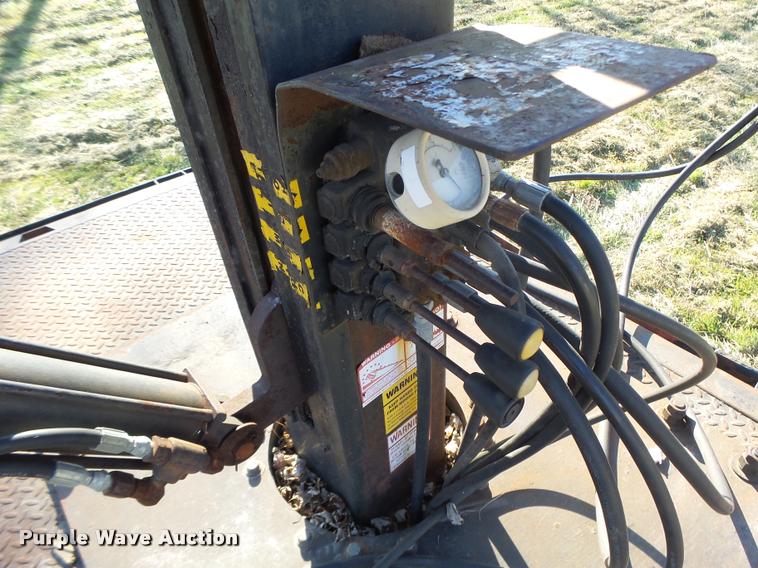 image for item K5517 1992 Ford F700 flatbed truck