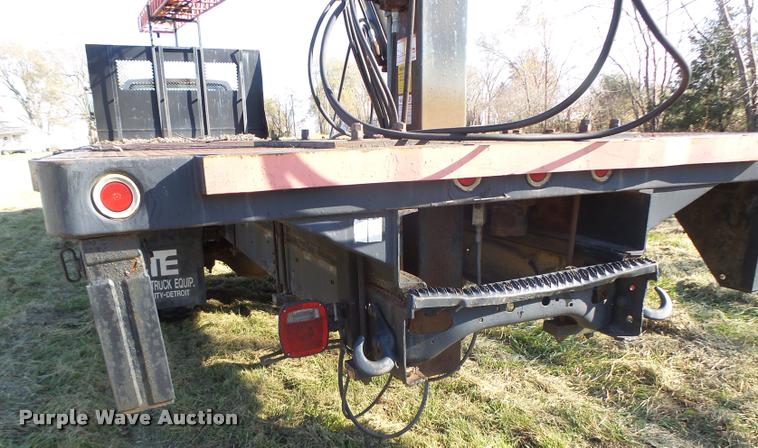 image for item K5517 1992 Ford F700 flatbed truck