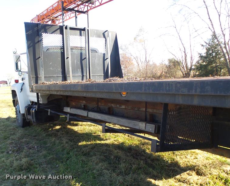 image for item K5517 1992 Ford F700 flatbed truck
