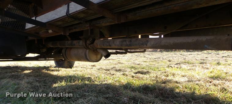 image for item K5517 1992 Ford F700 flatbed truck