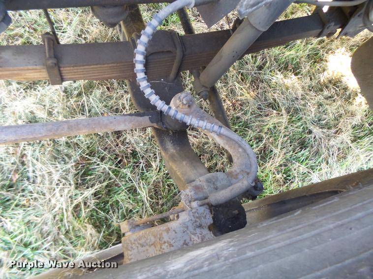 image for item K5517 1992 Ford F700 flatbed truck