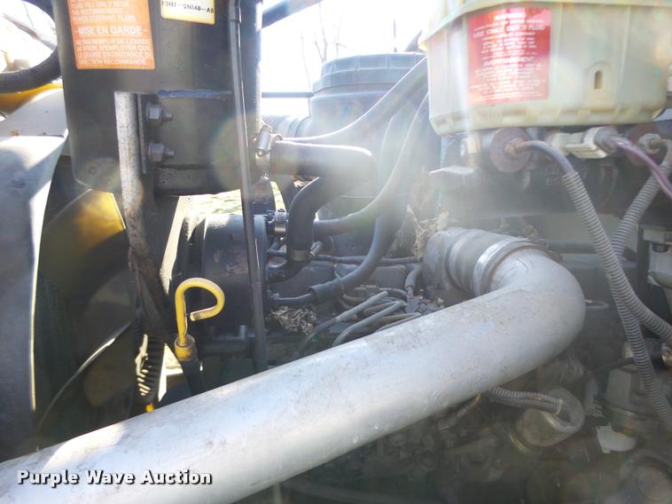 image for item K5517 1992 Ford F700 flatbed truck