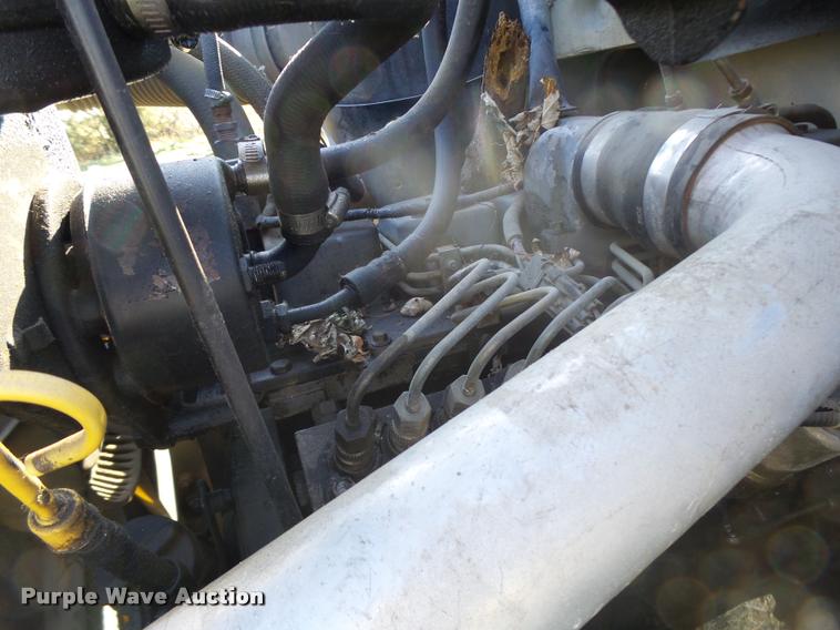 image for item K5517 1992 Ford F700 flatbed truck