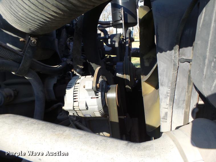 image for item K5517 1992 Ford F700 flatbed truck