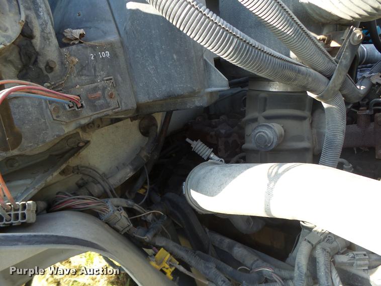 image for item K5517 1992 Ford F700 flatbed truck