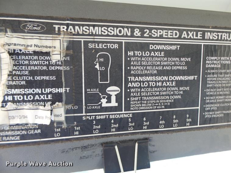 image for item K5517 1992 Ford F700 flatbed truck