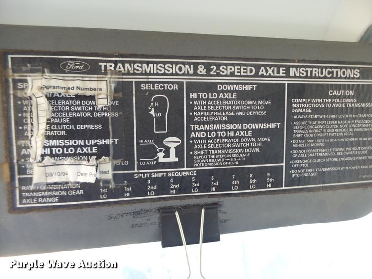 image for item K5517 1992 Ford F700 flatbed truck