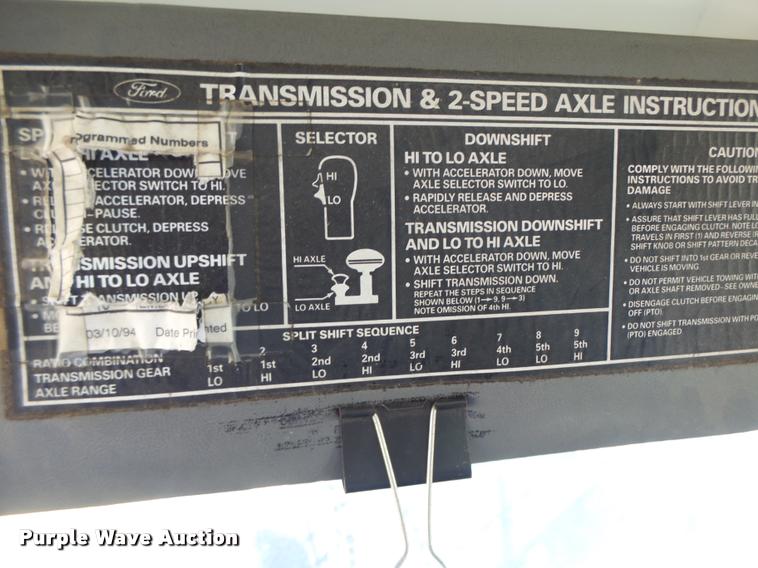 image for item K5517 1992 Ford F700 flatbed truck