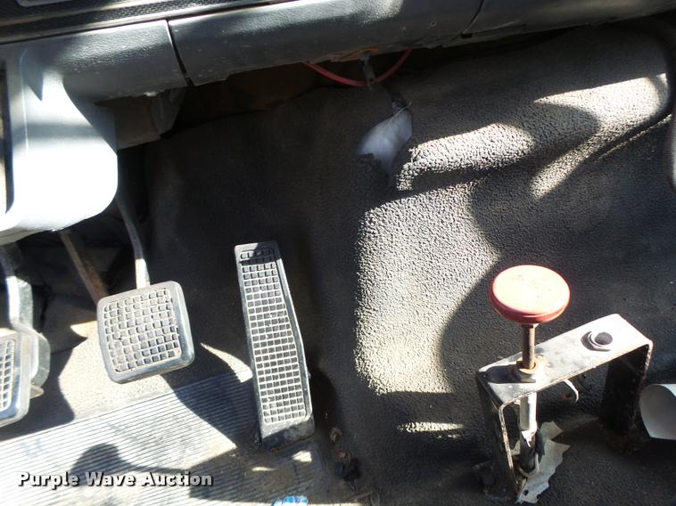 image for item K5517 1992 Ford F700 flatbed truck