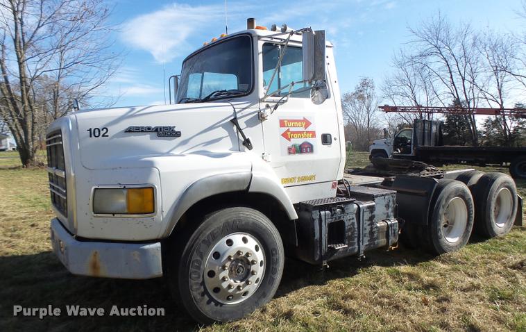 image for item K5518 1995 Ford LTA9000 Aero Max 106 semi truck