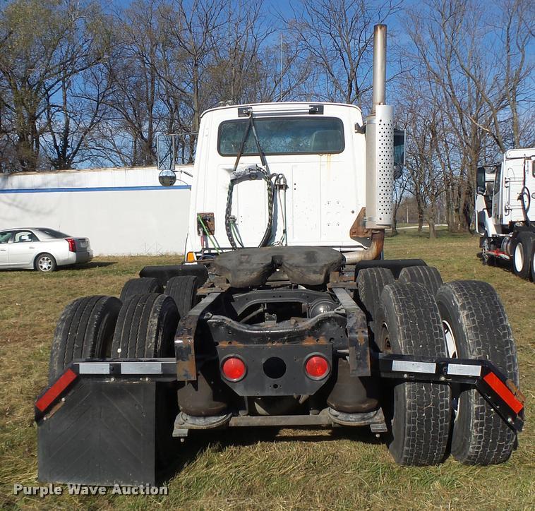 image for item K5518 1995 Ford LTA9000 Aero Max 106 semi truck