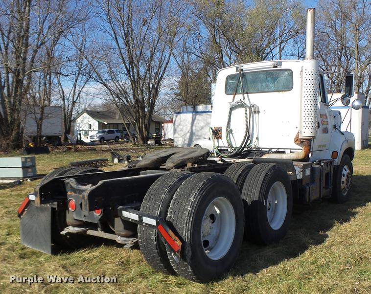 image for item K5518 1995 Ford LTA9000 Aero Max 106 semi truck