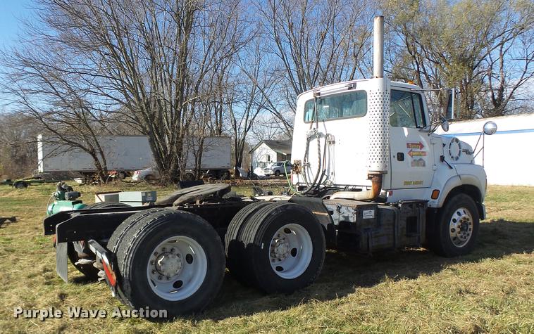 image for item K5518 1995 Ford LTA9000 Aero Max 106 semi truck