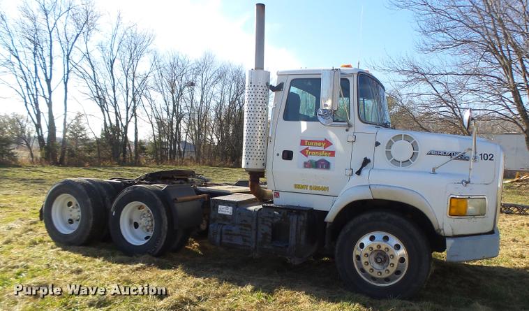 image for item K5518 1995 Ford LTA9000 Aero Max 106 semi truck