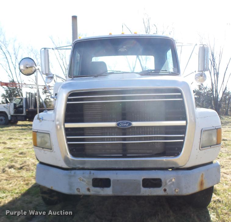 image for item K5518 1995 Ford LTA9000 Aero Max 106 semi truck