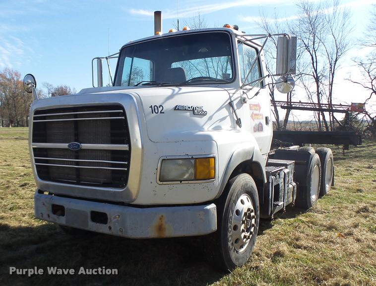 image for item K5518 1995 Ford LTA9000 Aero Max 106 semi truck