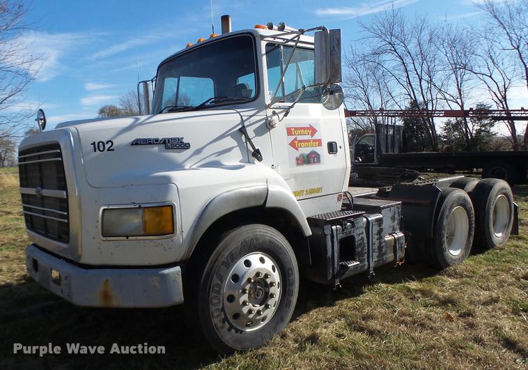 image for item K5518 1995 Ford LTA9000 Aero Max 106 semi truck