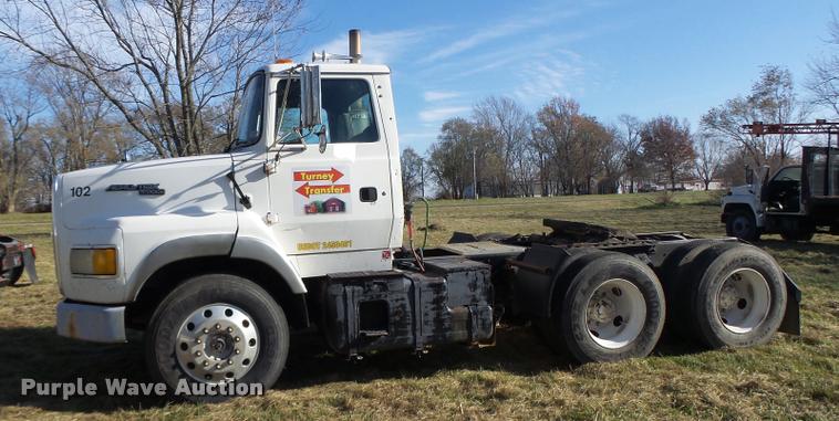 image for item K5518 1995 Ford LTA9000 Aero Max 106 semi truck