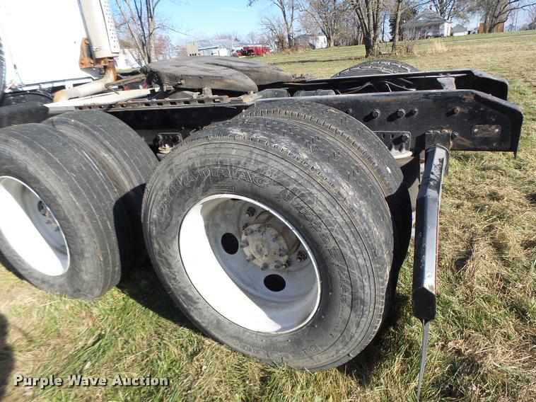 image for item K5518 1995 Ford LTA9000 Aero Max 106 semi truck