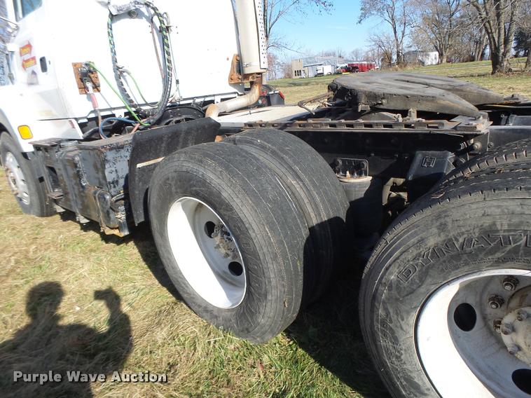 image for item K5518 1995 Ford LTA9000 Aero Max 106 semi truck