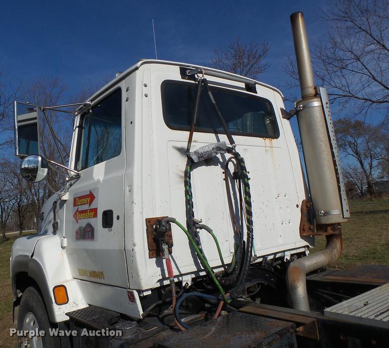 image for item K5518 1995 Ford LTA9000 Aero Max 106 semi truck