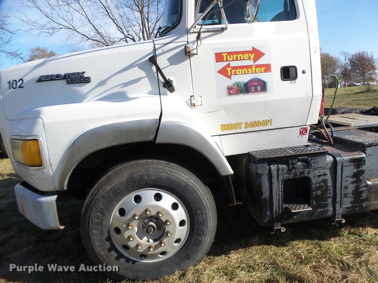 image for item K5518 1995 Ford LTA9000 Aero Max 106 semi truck