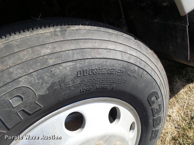 image for item K5518 1995 Ford LTA9000 Aero Max 106 semi truck