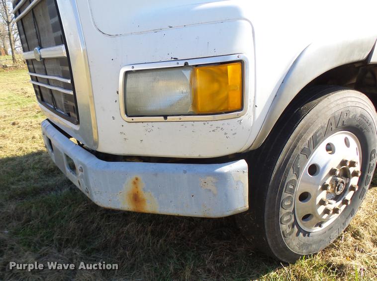 image for item K5518 1995 Ford LTA9000 Aero Max 106 semi truck