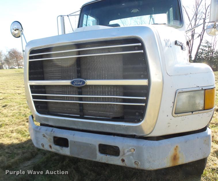 image for item K5518 1995 Ford LTA9000 Aero Max 106 semi truck