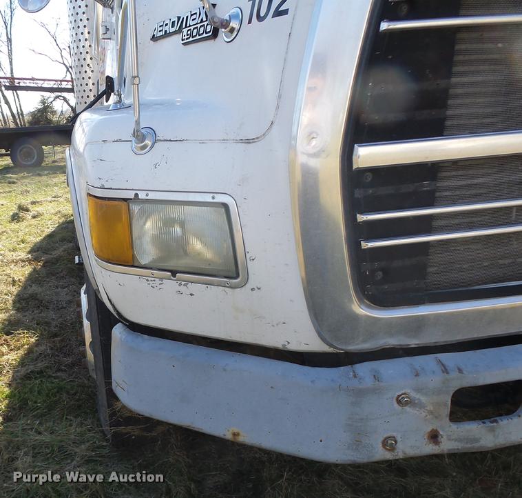 image for item K5518 1995 Ford LTA9000 Aero Max 106 semi truck