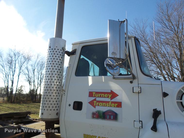 image for item K5518 1995 Ford LTA9000 Aero Max 106 semi truck