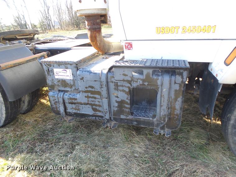 image for item K5518 1995 Ford LTA9000 Aero Max 106 semi truck