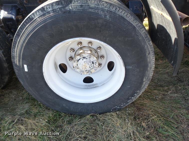 image for item K5518 1995 Ford LTA9000 Aero Max 106 semi truck