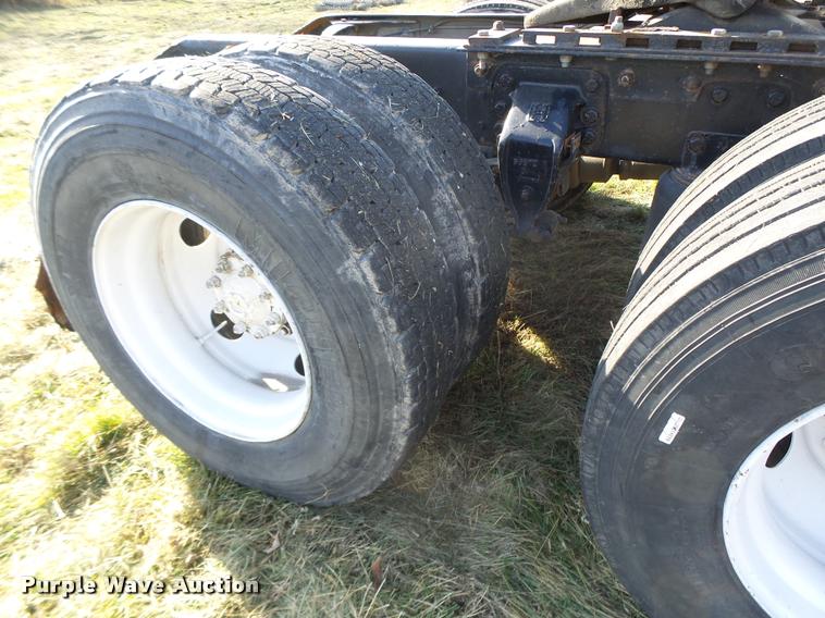 image for item K5518 1995 Ford LTA9000 Aero Max 106 semi truck