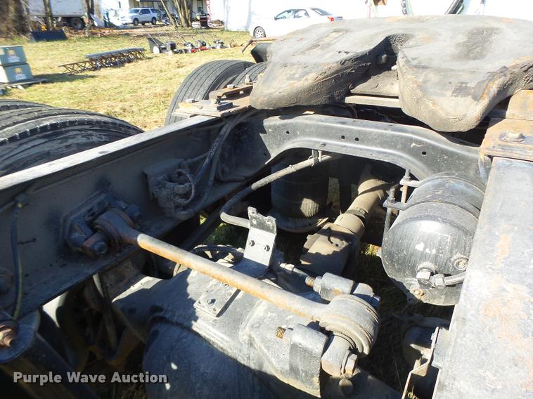 image for item K5518 1995 Ford LTA9000 Aero Max 106 semi truck