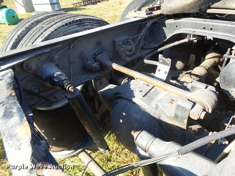 image for item K5518 1995 Ford LTA9000 Aero Max 106 semi truck