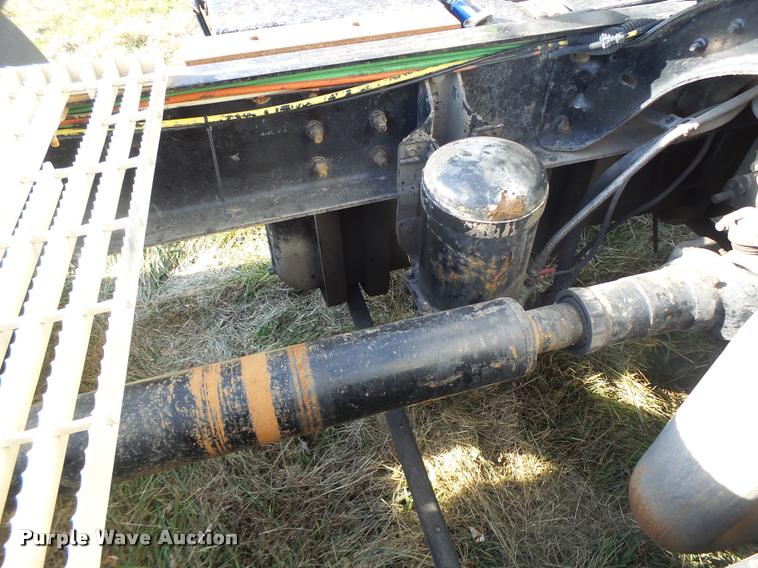 image for item K5518 1995 Ford LTA9000 Aero Max 106 semi truck