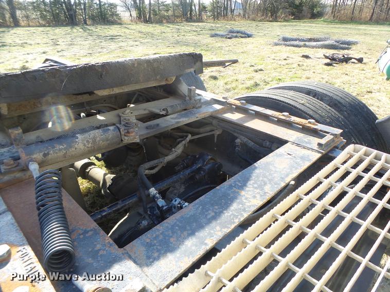 image for item K5518 1995 Ford LTA9000 Aero Max 106 semi truck