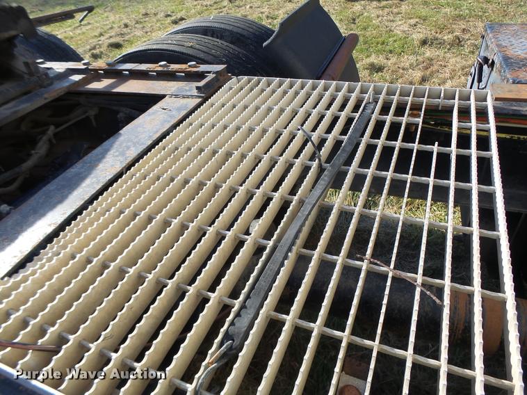 image for item K5518 1995 Ford LTA9000 Aero Max 106 semi truck