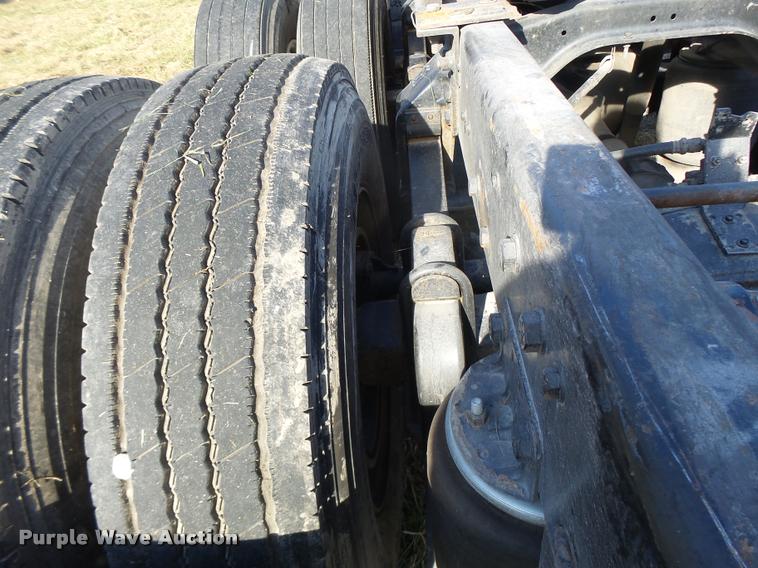 image for item K5518 1995 Ford LTA9000 Aero Max 106 semi truck