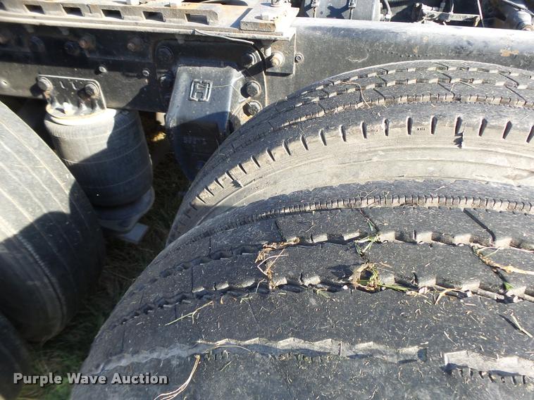 image for item K5518 1995 Ford LTA9000 Aero Max 106 semi truck