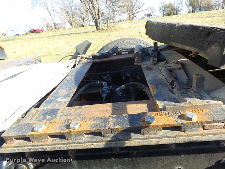 image for item K5518 1995 Ford LTA9000 Aero Max 106 semi truck