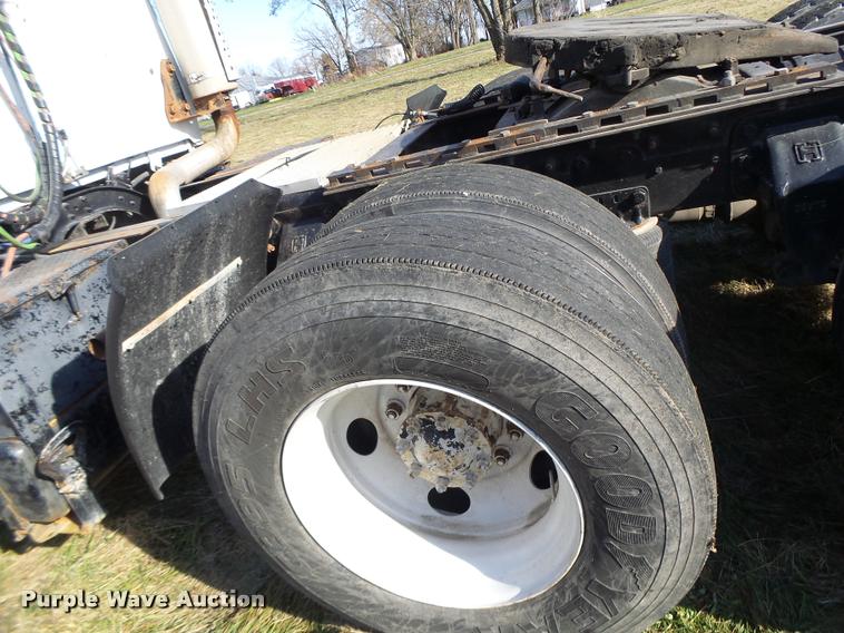 image for item K5518 1995 Ford LTA9000 Aero Max 106 semi truck