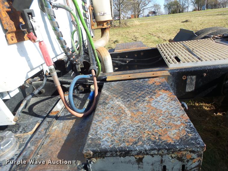 image for item K5518 1995 Ford LTA9000 Aero Max 106 semi truck