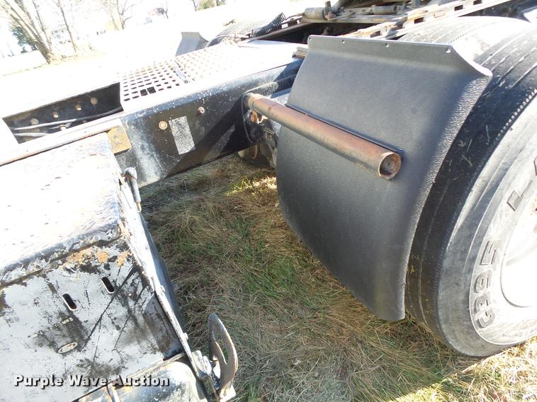 image for item K5518 1995 Ford LTA9000 Aero Max 106 semi truck