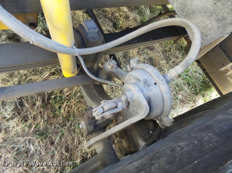 image for item K5518 1995 Ford LTA9000 Aero Max 106 semi truck