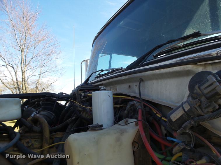 image for item K5518 1995 Ford LTA9000 Aero Max 106 semi truck