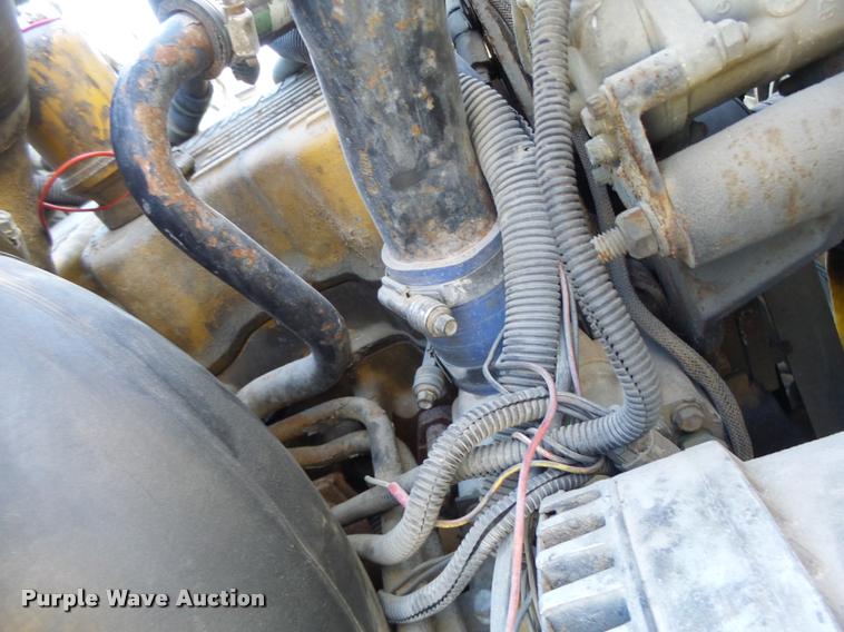 image for item K5518 1995 Ford LTA9000 Aero Max 106 semi truck