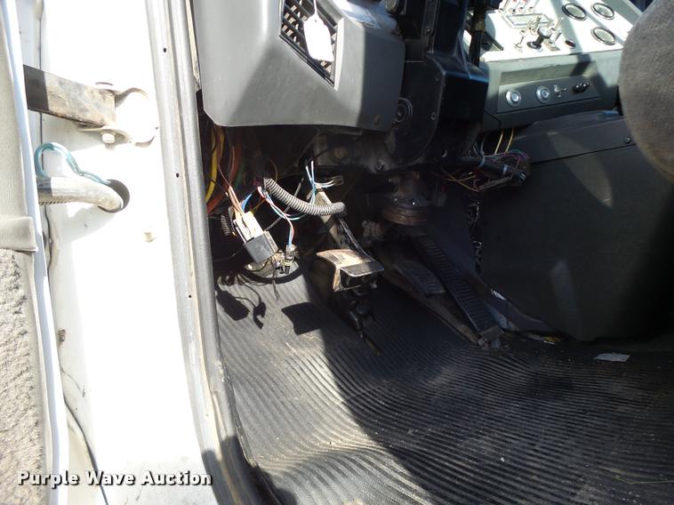 image for item K5518 1995 Ford LTA9000 Aero Max 106 semi truck