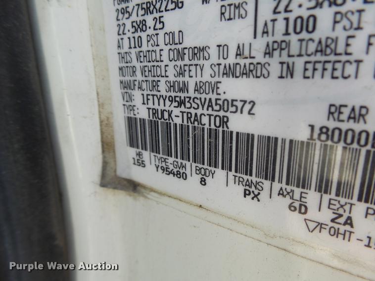 image for item K5518 1995 Ford LTA9000 Aero Max 106 semi truck